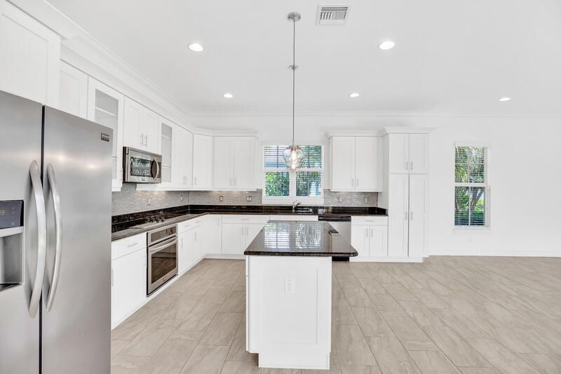 For Sale: $680,000 (4 beds, 4 baths, 2793 Square Feet)