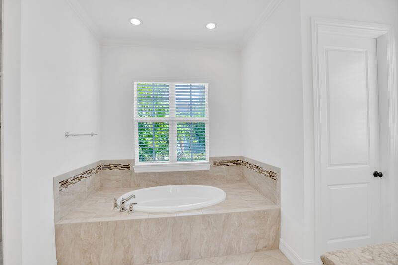 For Sale: $680,000 (4 beds, 4 baths, 2793 Square Feet)