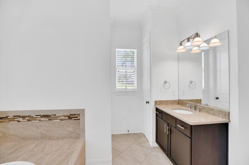 For Sale: $680,000 (4 beds, 4 baths, 2793 Square Feet)