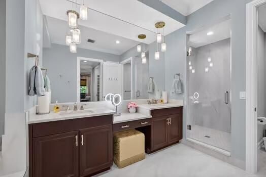 出租: $13,000 (2 贝兹, 2 浴室, 2396 平方英尺)