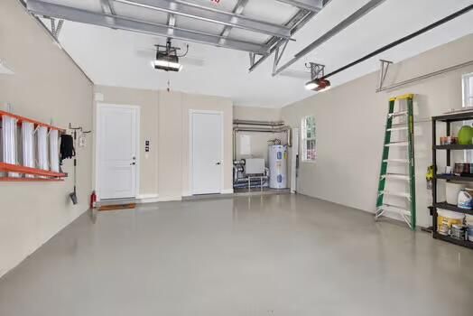 出租: $13,000 (2 贝兹, 2 浴室, 2396 平方英尺)