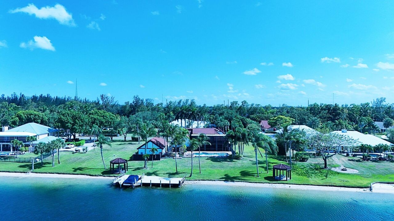 На продажу: $1,750,000 (3 спален, 2 ванн, 3187 Квадратных фут)