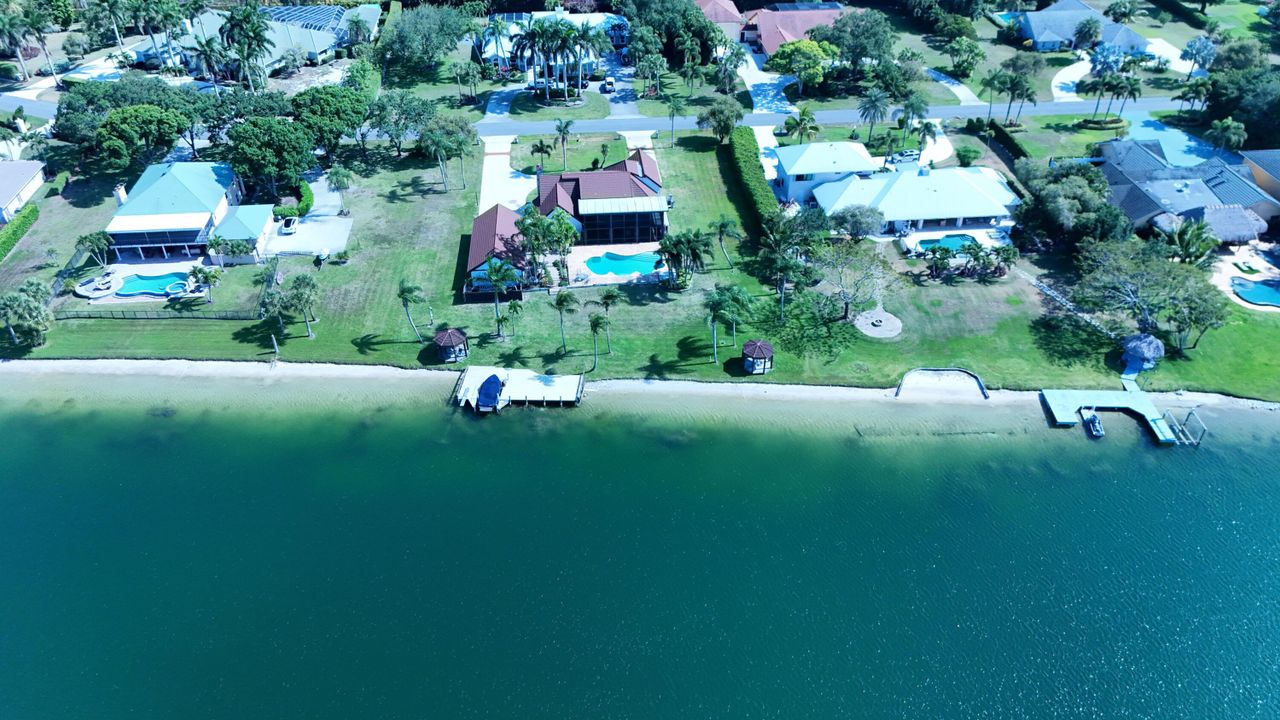 На продажу: $1,750,000 (3 спален, 2 ванн, 3187 Квадратных фут)