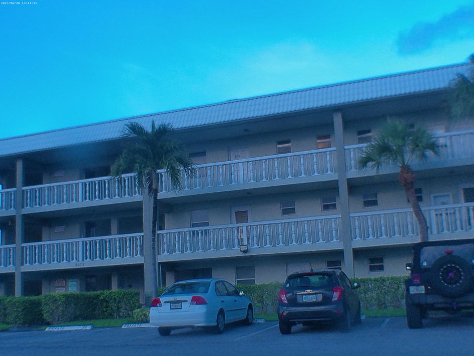 待售: $145,500 (1 贝兹, 1 浴室, 702 平方英尺)