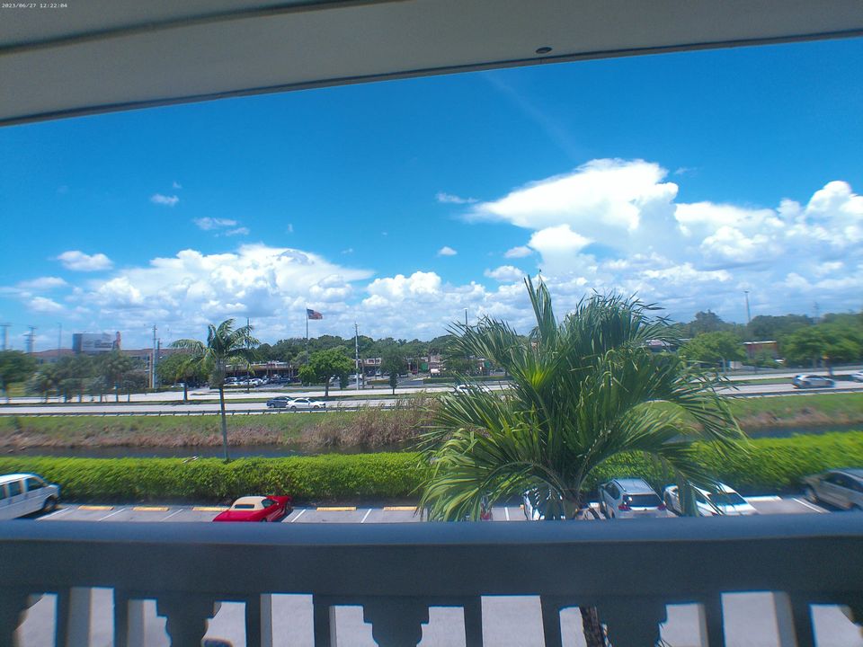 待售: $145,500 (1 贝兹, 1 浴室, 702 平方英尺)