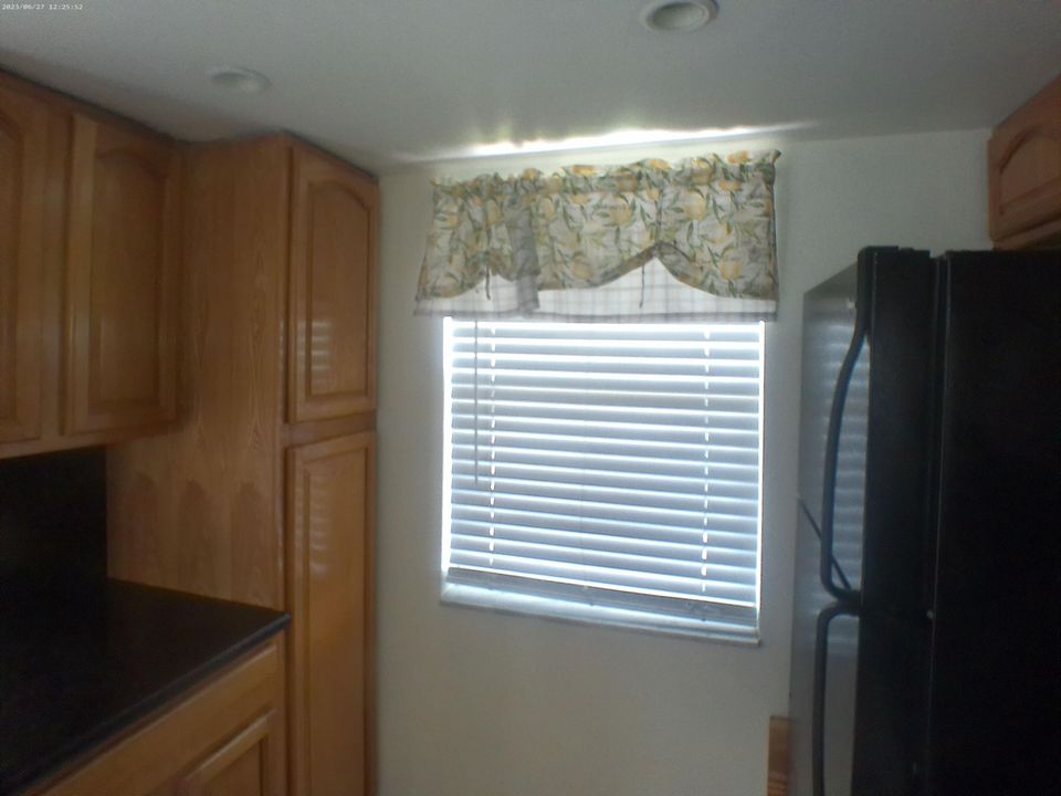 待售: $145,500 (1 贝兹, 1 浴室, 702 平方英尺)