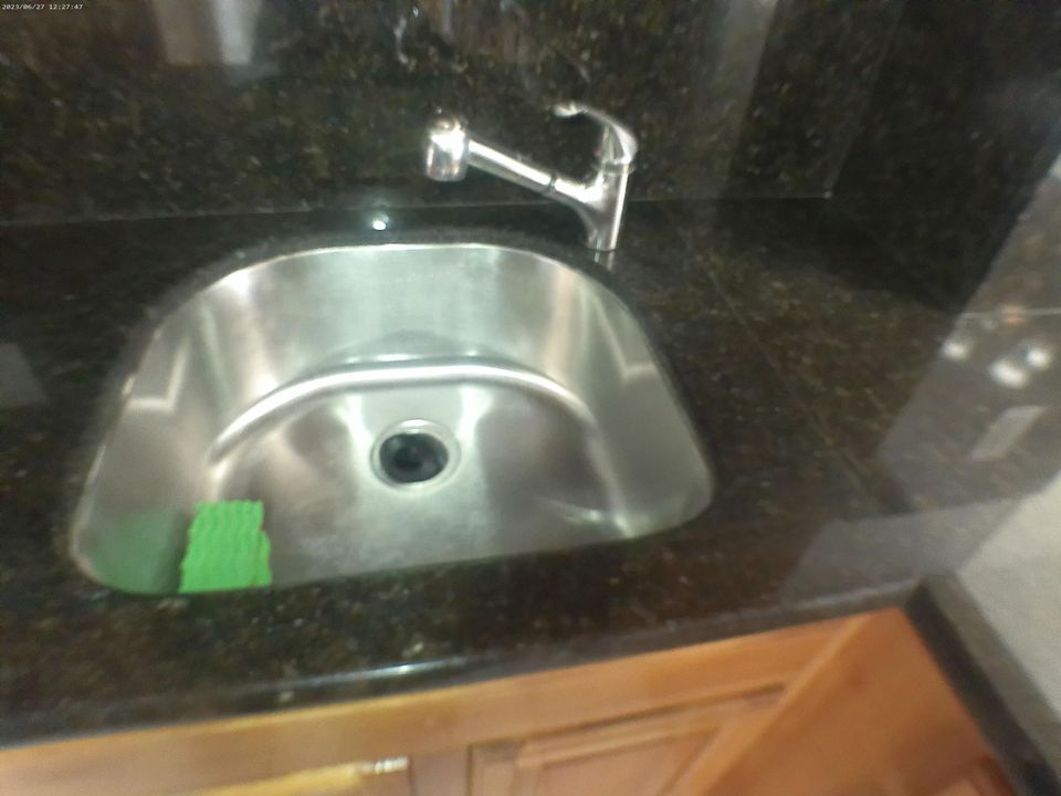 待售: $145,500 (1 贝兹, 1 浴室, 702 平方英尺)