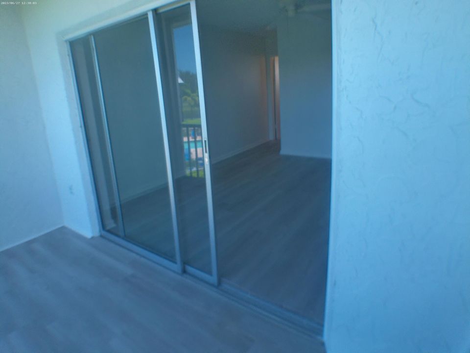 待售: $145,500 (1 贝兹, 1 浴室, 702 平方英尺)