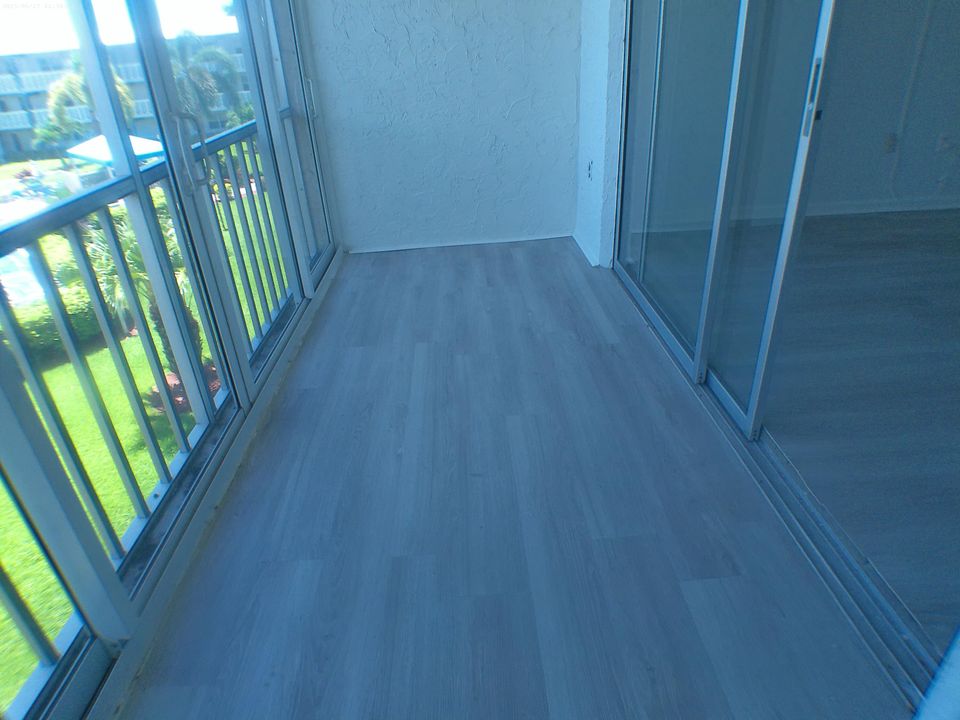 待售: $145,500 (1 贝兹, 1 浴室, 702 平方英尺)