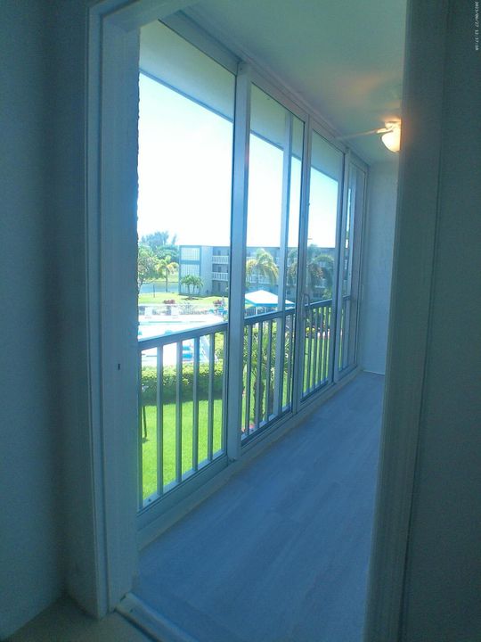 待售: $145,500 (1 贝兹, 1 浴室, 702 平方英尺)