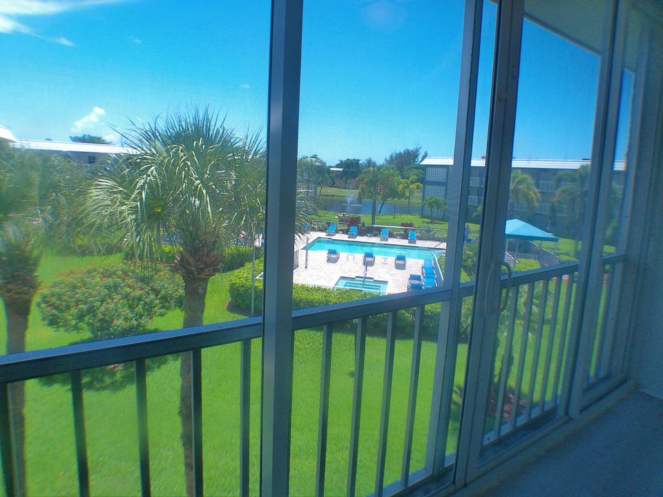 待售: $145,500 (1 贝兹, 1 浴室, 702 平方英尺)