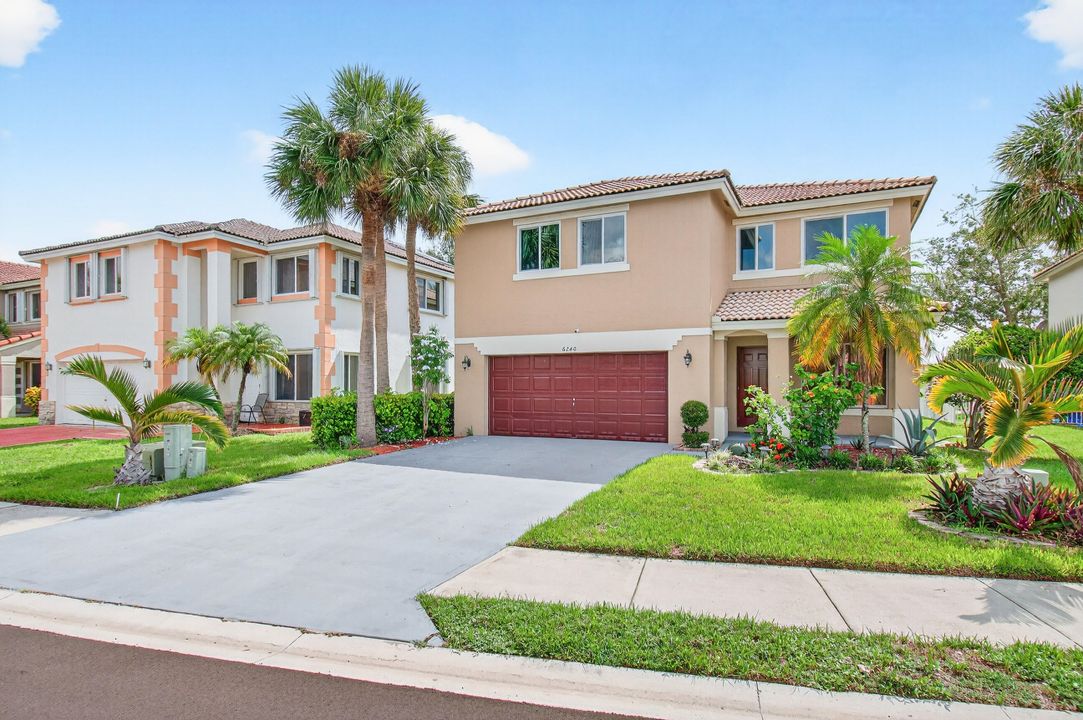 Recently Sold: $650,000 (4 beds, 3 baths, 2962 Square Feet)