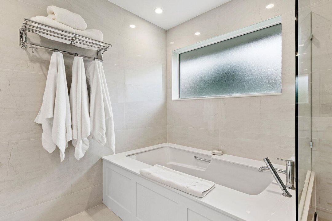 Activo con contrato: $1,270,000 (3 camas, 2 baños, 2314 Pies cuadrados)