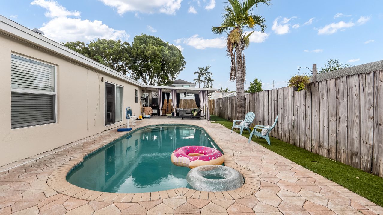 Active With Contract: $625,000 (3 beds, 2 baths, 1625 Square Feet)