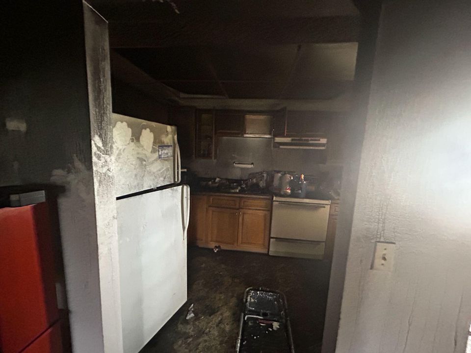 Active With Contract: $110,000 (3 beds, 2 baths, 921 Square Feet)