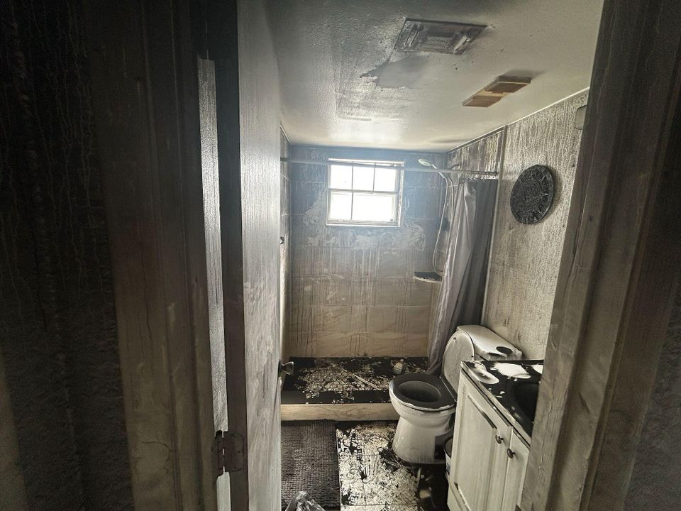 Active With Contract: $110,000 (3 beds, 2 baths, 921 Square Feet)