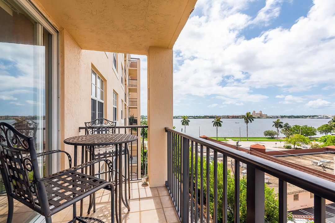 Recently Rented: $2,500 (2 beds, 1 baths, 995 Square Feet)