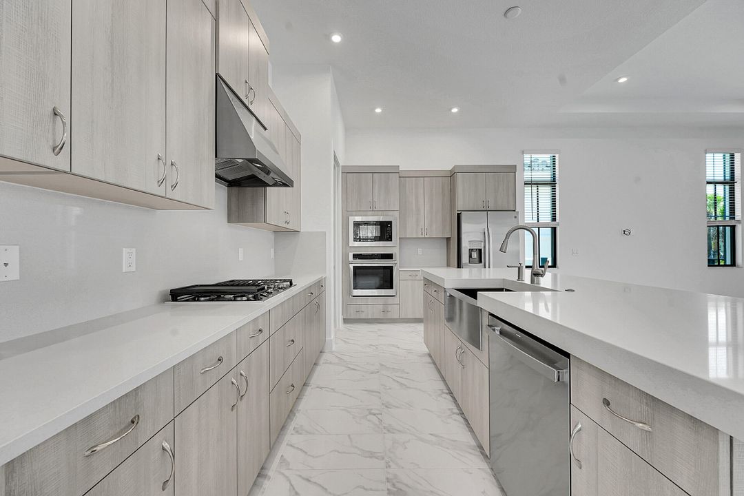 В аренду: $5,200 (4 спален, 4 ванн, 2600 Квадратных фут)