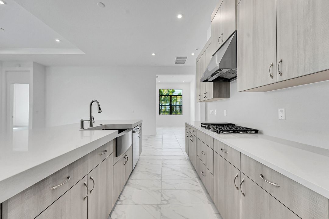 В аренду: $5,200 (4 спален, 4 ванн, 2600 Квадратных фут)