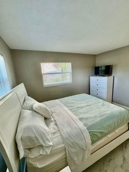 For Sale: $200,000 (2 beds, 2 baths, 1080 Square Feet)