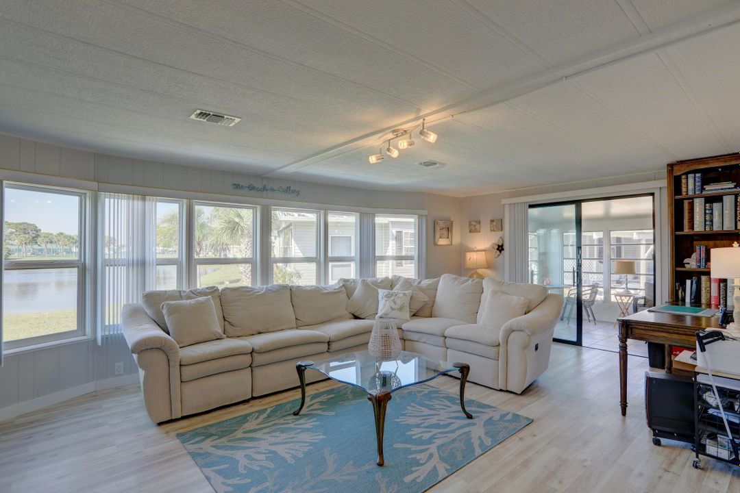 For Sale: $199,500 (2 beds, 2 baths, 1152 Square Feet)