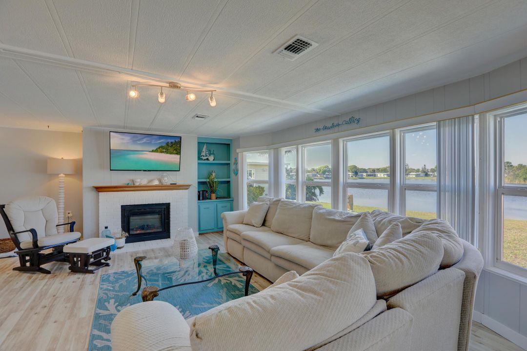 For Sale: $199,500 (2 beds, 2 baths, 1152 Square Feet)