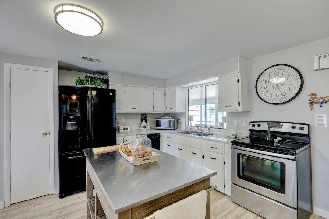 For Sale: $199,500 (2 beds, 2 baths, 1152 Square Feet)