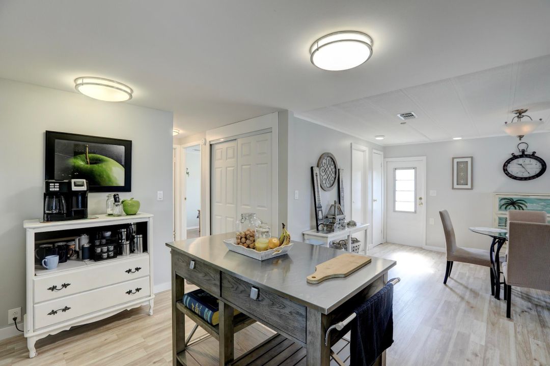 For Sale: $199,500 (2 beds, 2 baths, 1152 Square Feet)