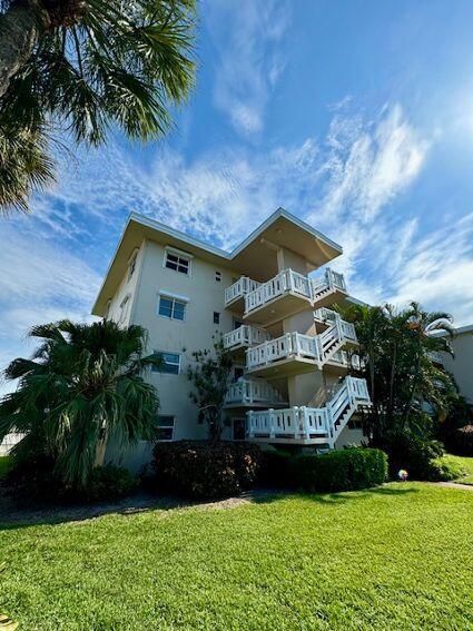 For Sale: $200,000 (2 beds, 2 baths, 1080 Square Feet)