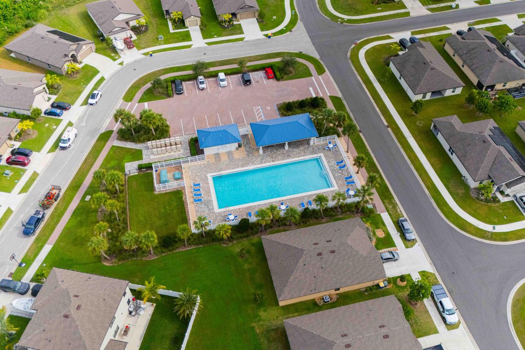 For Sale: $385,000 (4 beds, 2 baths, 1916 Square Feet)