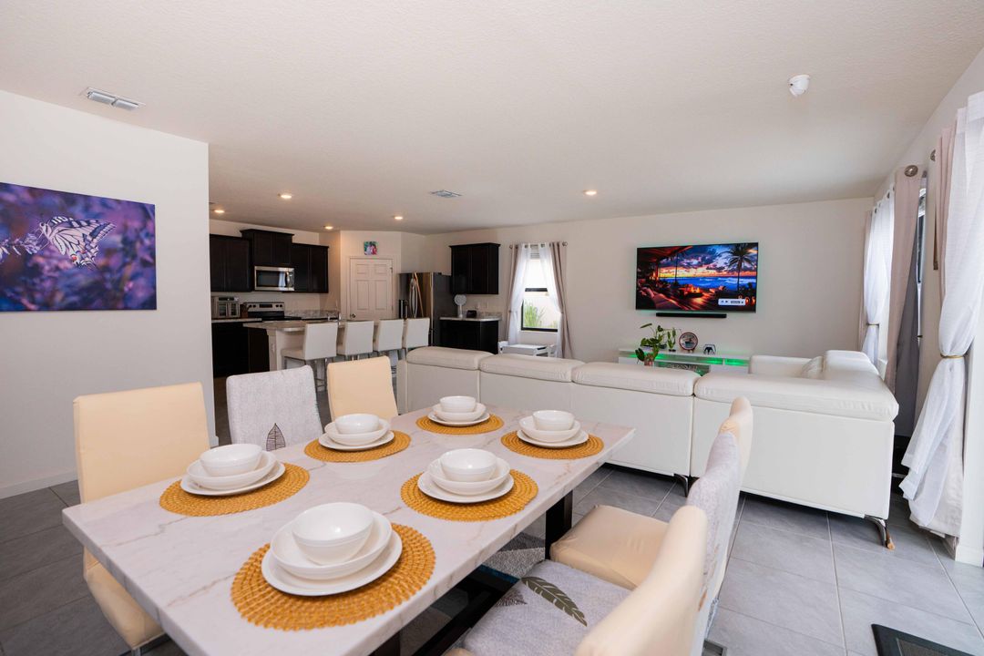 For Sale: $385,000 (4 beds, 2 baths, 1916 Square Feet)