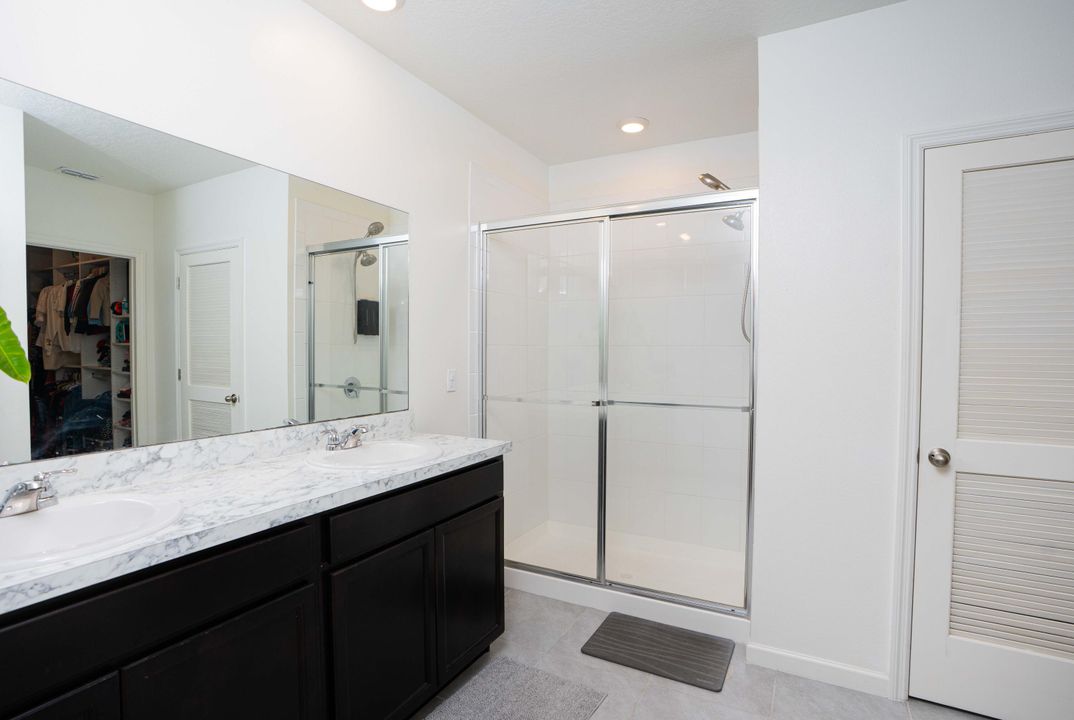 For Sale: $385,000 (4 beds, 2 baths, 1916 Square Feet)