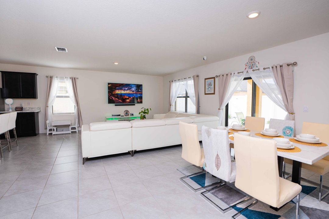 For Sale: $385,000 (4 beds, 2 baths, 1916 Square Feet)