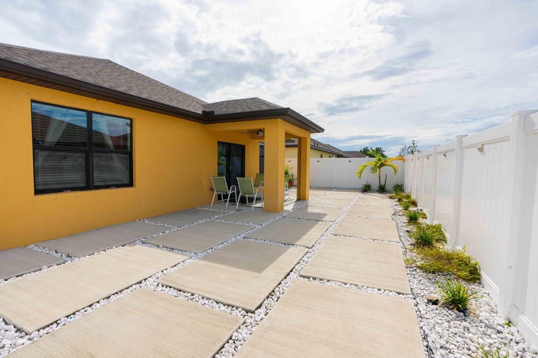 For Sale: $385,000 (4 beds, 2 baths, 1916 Square Feet)