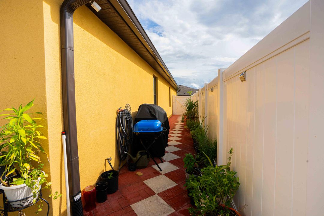 For Sale: $385,000 (4 beds, 2 baths, 1916 Square Feet)