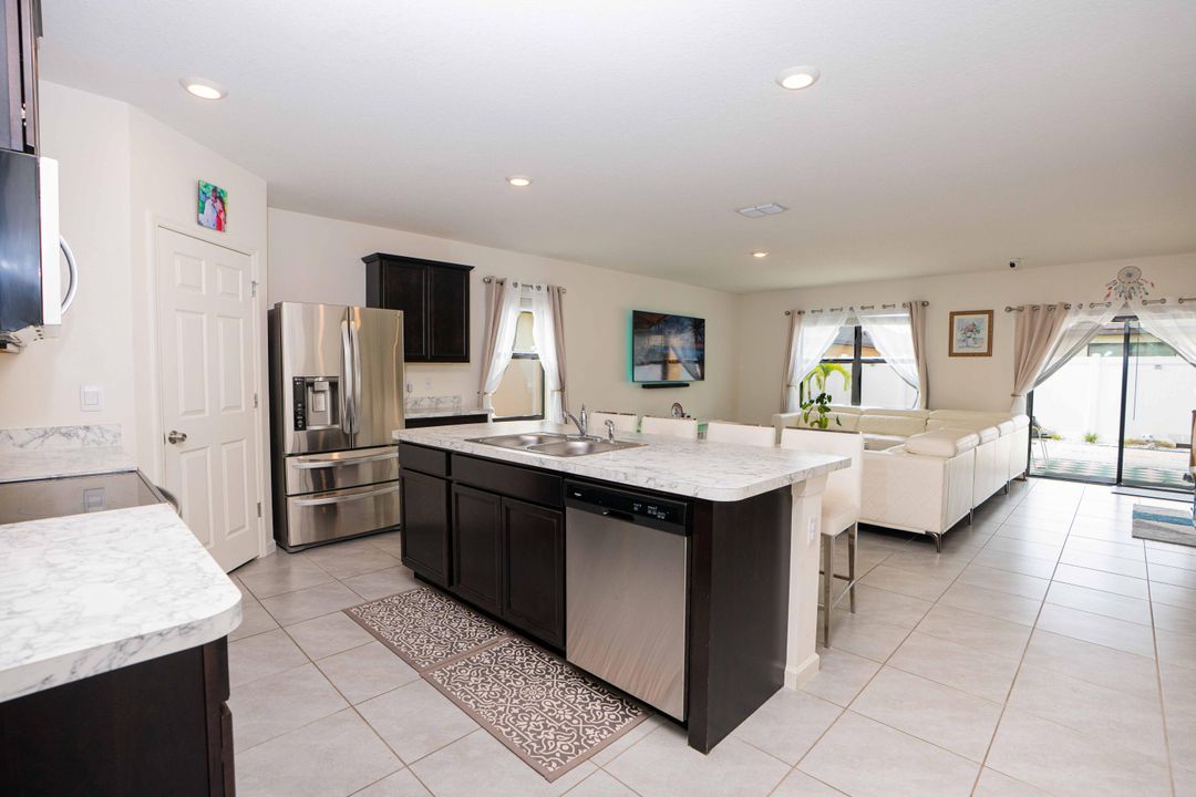 For Sale: $385,000 (4 beds, 2 baths, 1916 Square Feet)