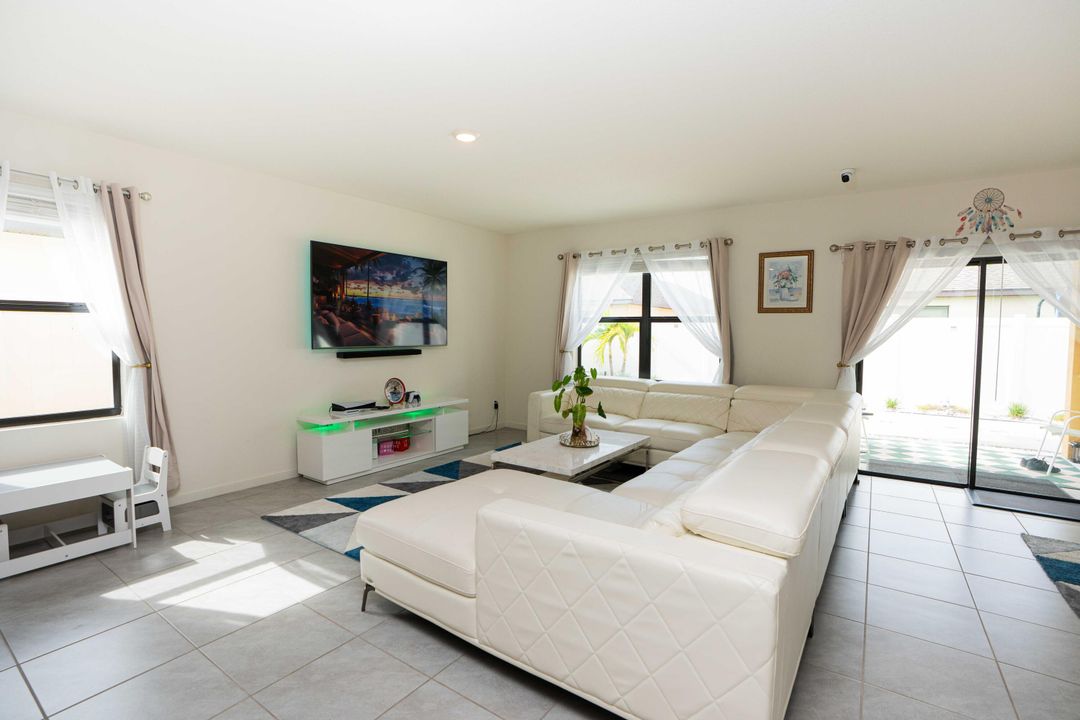 For Sale: $385,000 (4 beds, 2 baths, 1916 Square Feet)