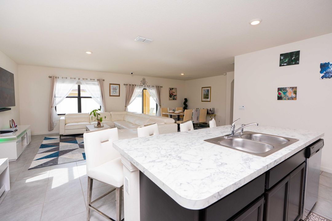 For Sale: $385,000 (4 beds, 2 baths, 1916 Square Feet)