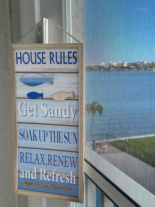 合同活跃: $198,000 (2 贝兹, 2 浴室, 1010 平方英尺)