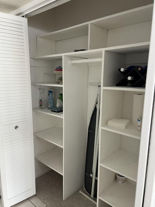 合同活跃: $198,000 (2 贝兹, 2 浴室, 1010 平方英尺)