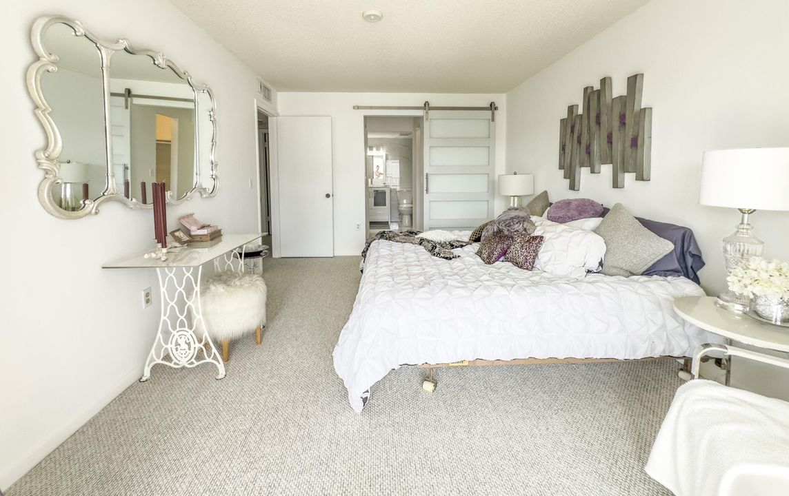 合同活跃: $198,000 (2 贝兹, 2 浴室, 1010 平方英尺)