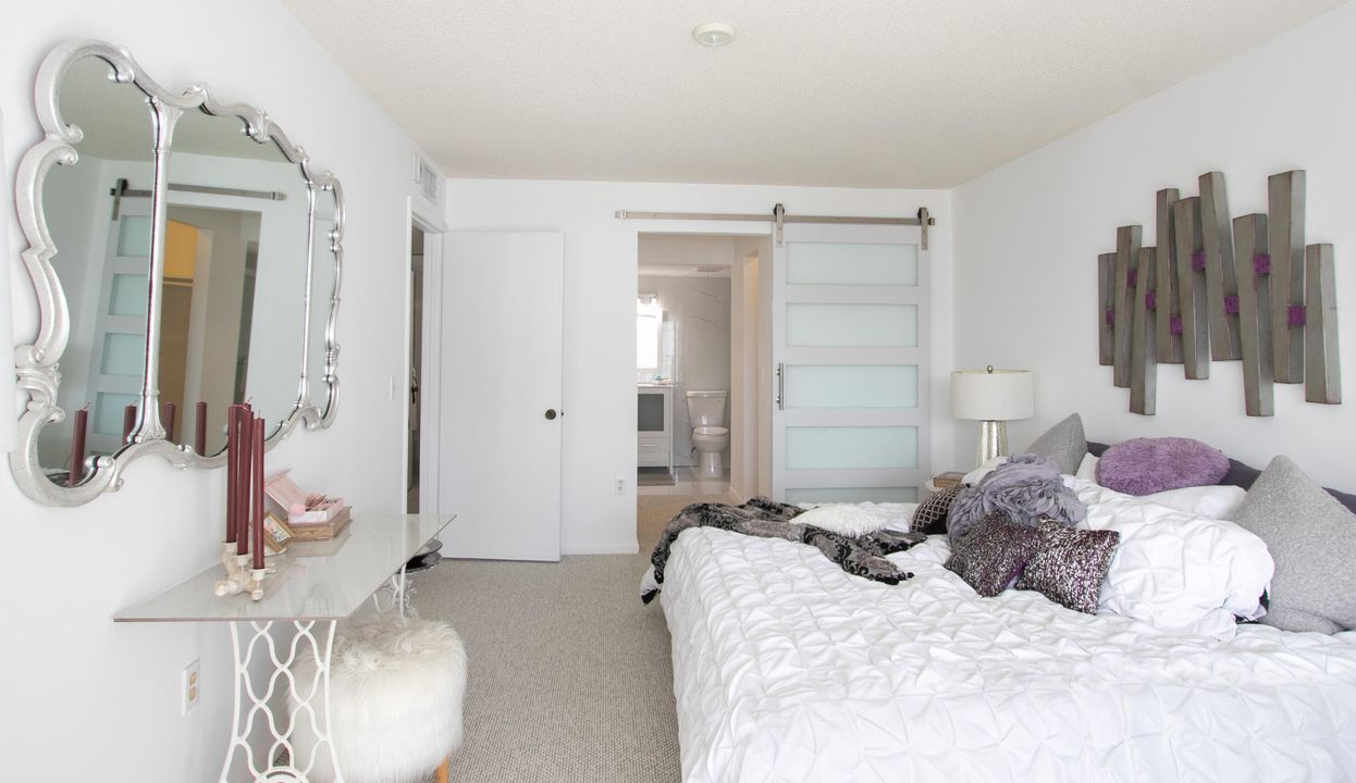 合同活跃: $198,000 (2 贝兹, 2 浴室, 1010 平方英尺)