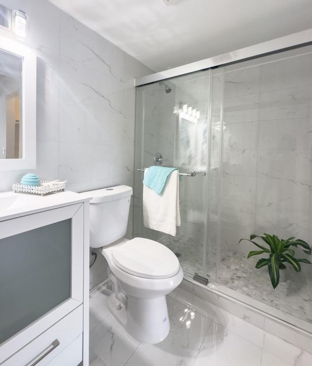 合同活跃: $198,000 (2 贝兹, 2 浴室, 1010 平方英尺)