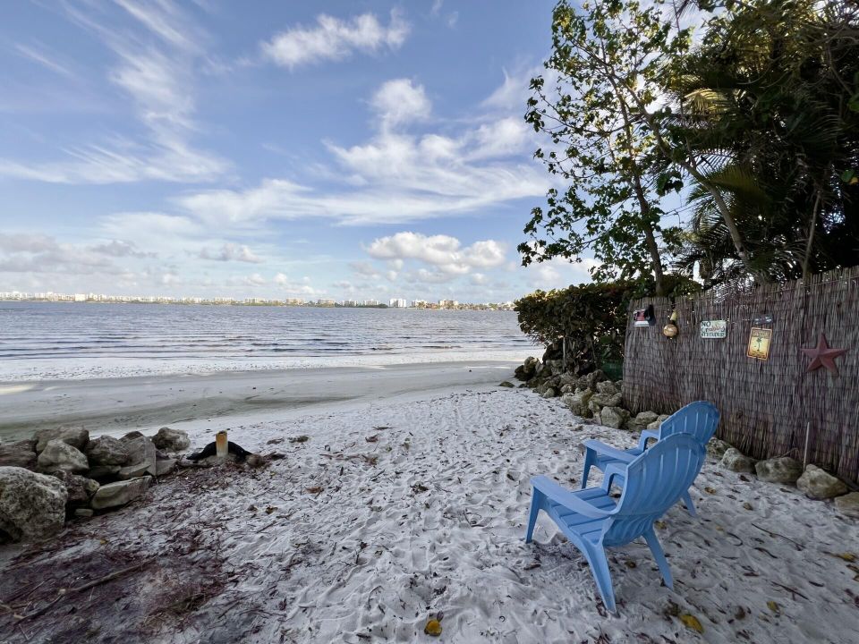 合同活跃: $198,000 (2 贝兹, 2 浴室, 1010 平方英尺)