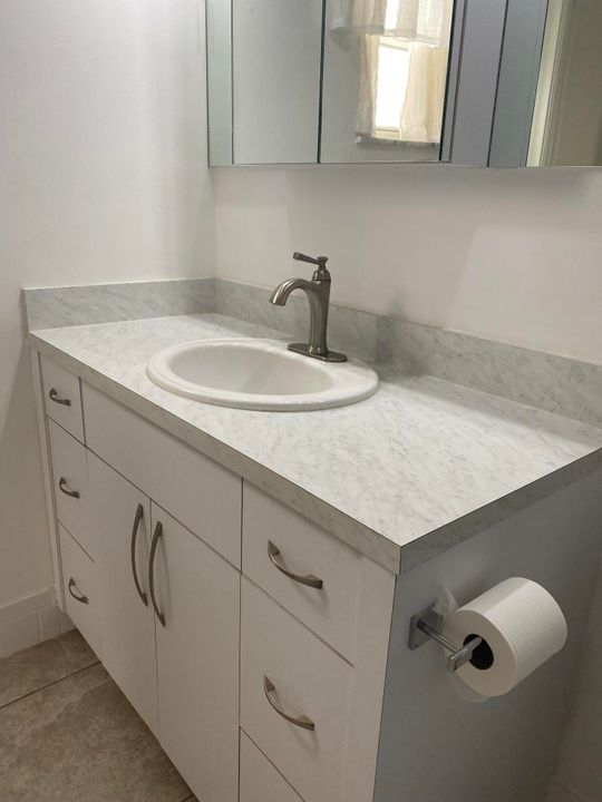 待售: $60,000 (1 贝兹, 1 浴室, 894 平方英尺)