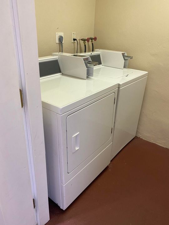 待售: $60,000 (1 贝兹, 1 浴室, 894 平方英尺)