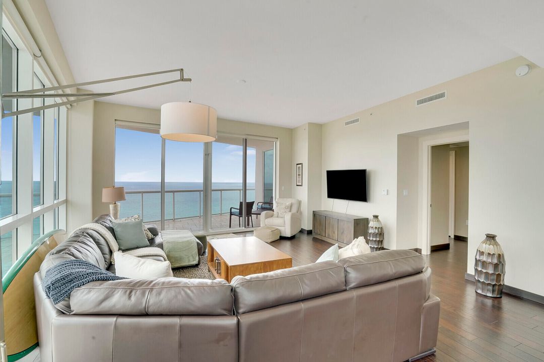 For Rent: $10,500 (3 beds, 3 baths, 2726 Square Feet)