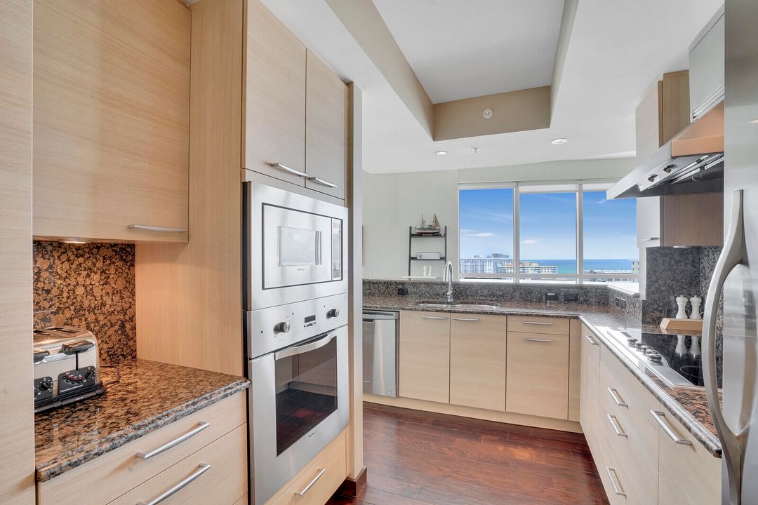 For Rent: $10,500 (3 beds, 3 baths, 2726 Square Feet)