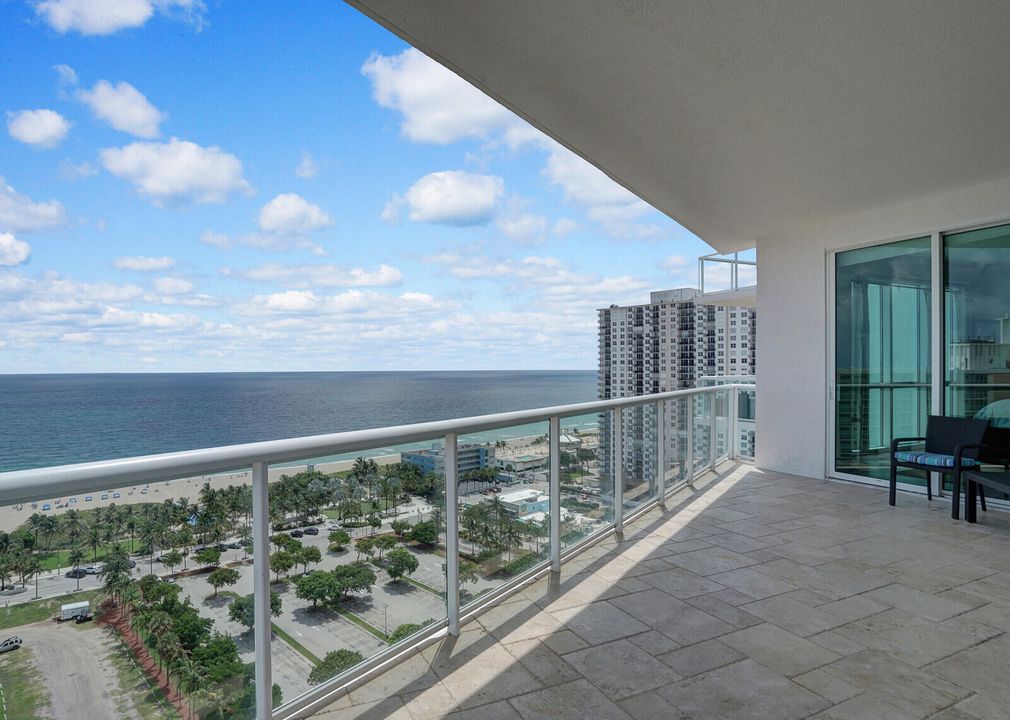 For Rent: $10,500 (3 beds, 3 baths, 2726 Square Feet)