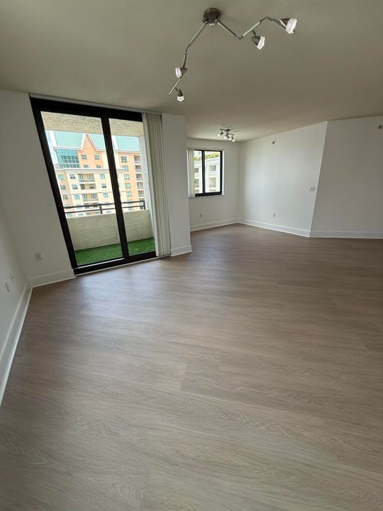 Active With Contract: $549,000 (3 beds, 2 baths, 1529 Square Feet)